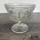 Ancienne coupe sur piédouche en verre