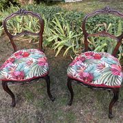 Chaises anciennes en noyer