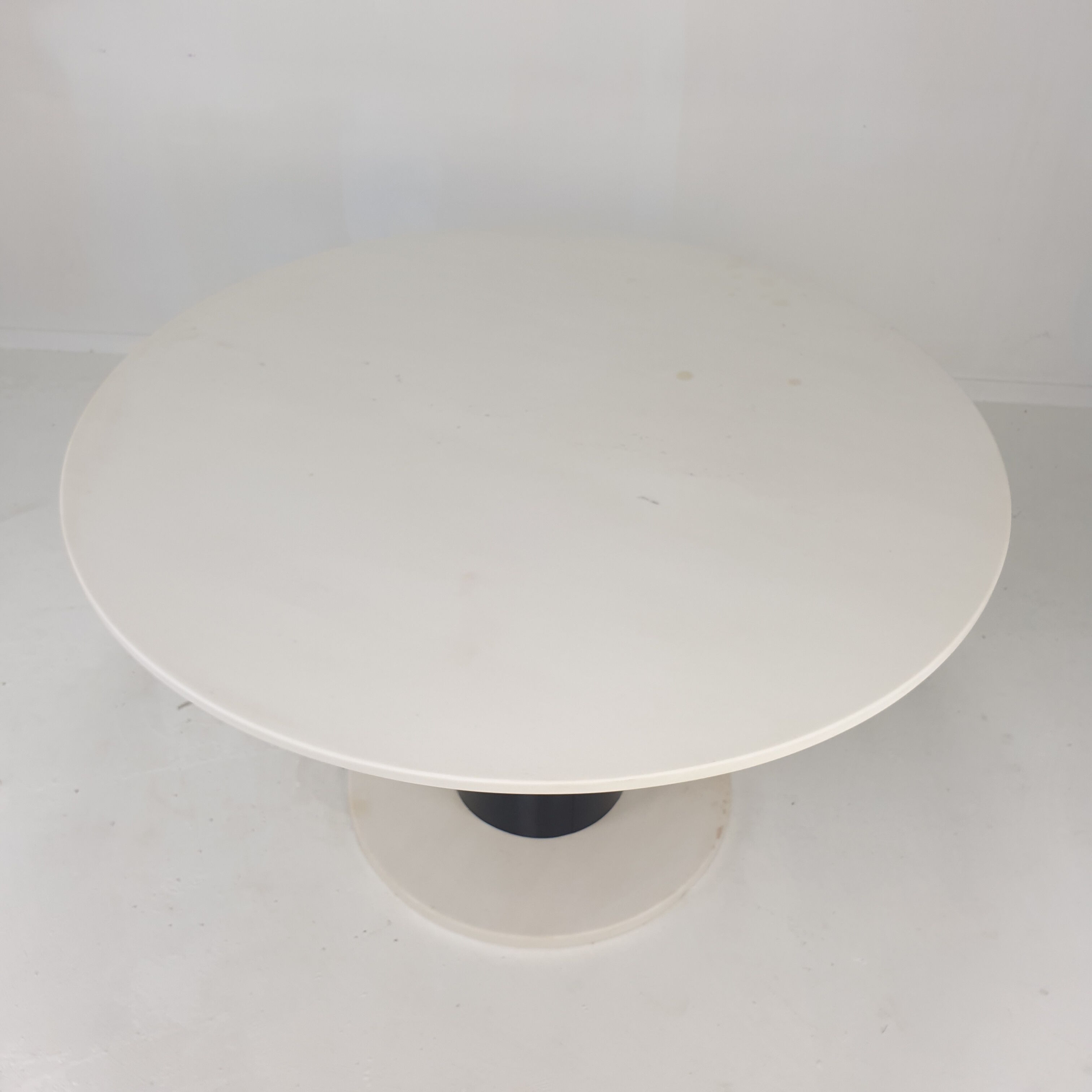 Round marble dining table, 1980's