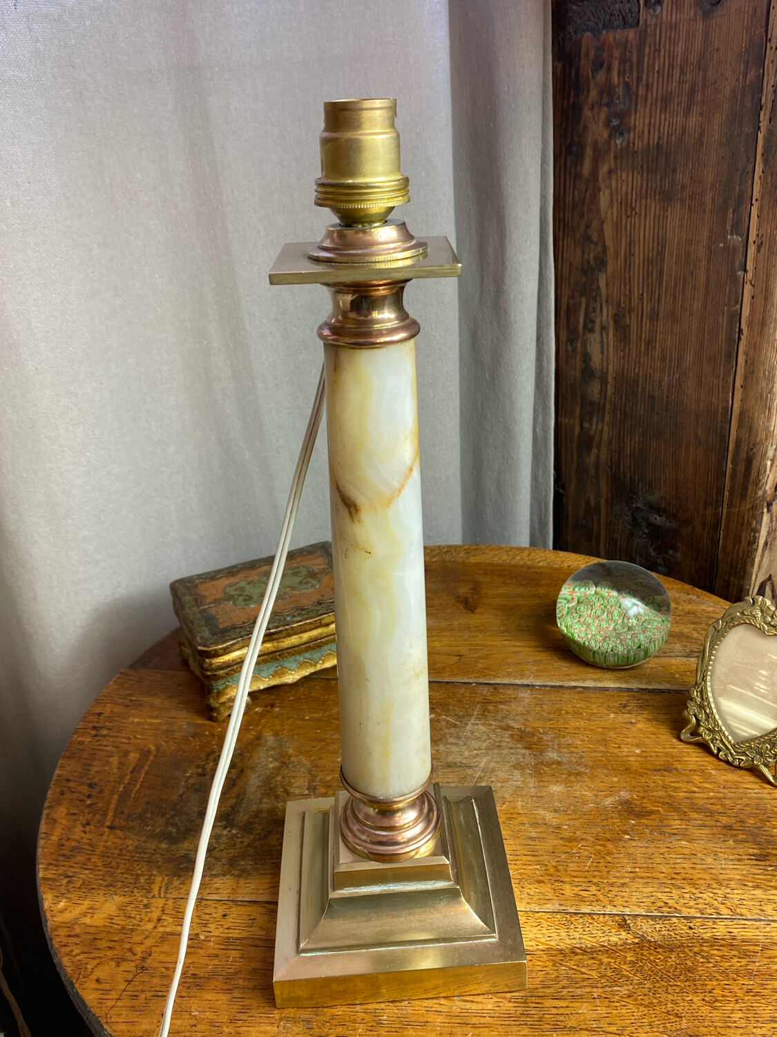 Lamp base in onyx and brass