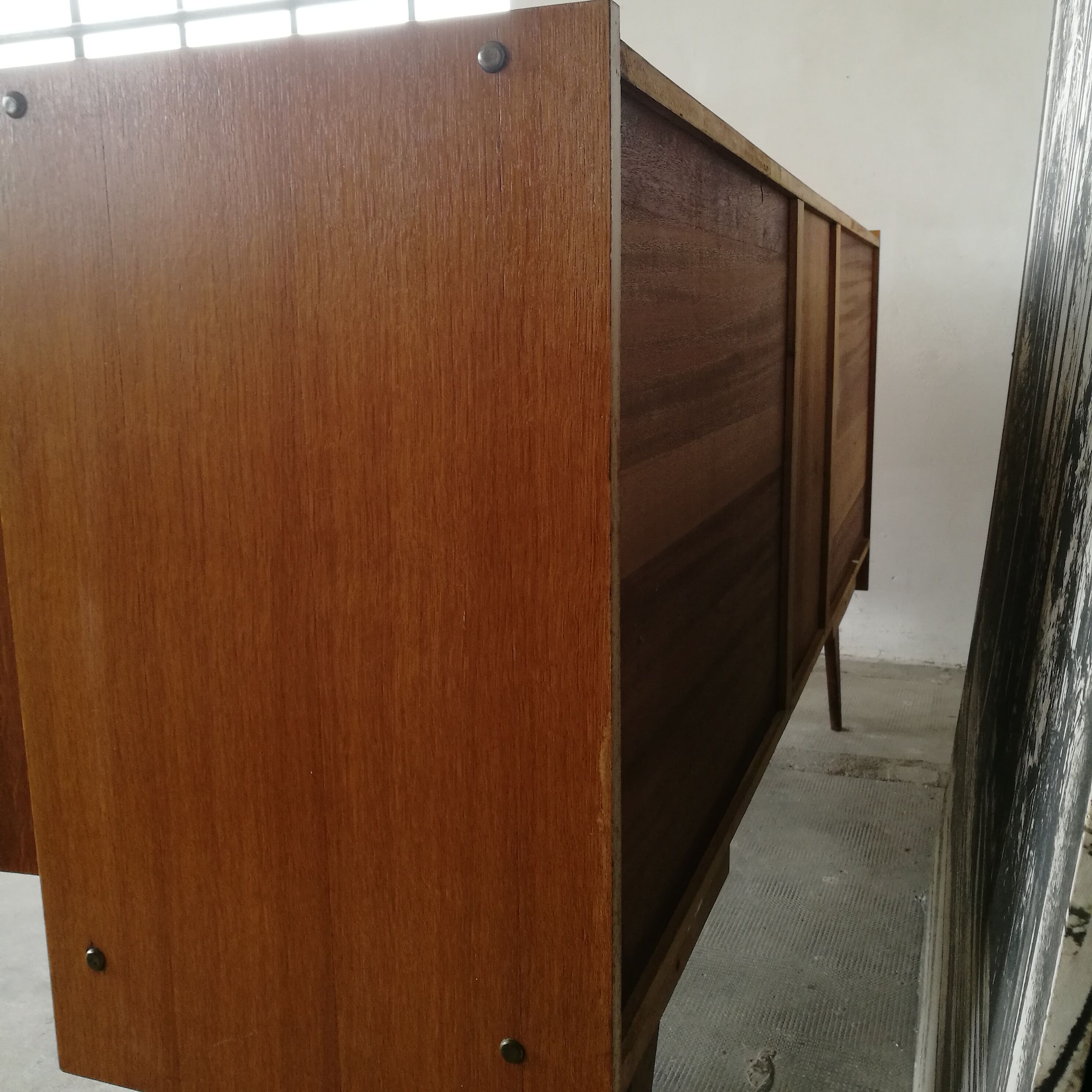 Enfilade 50s golden oak compass feet