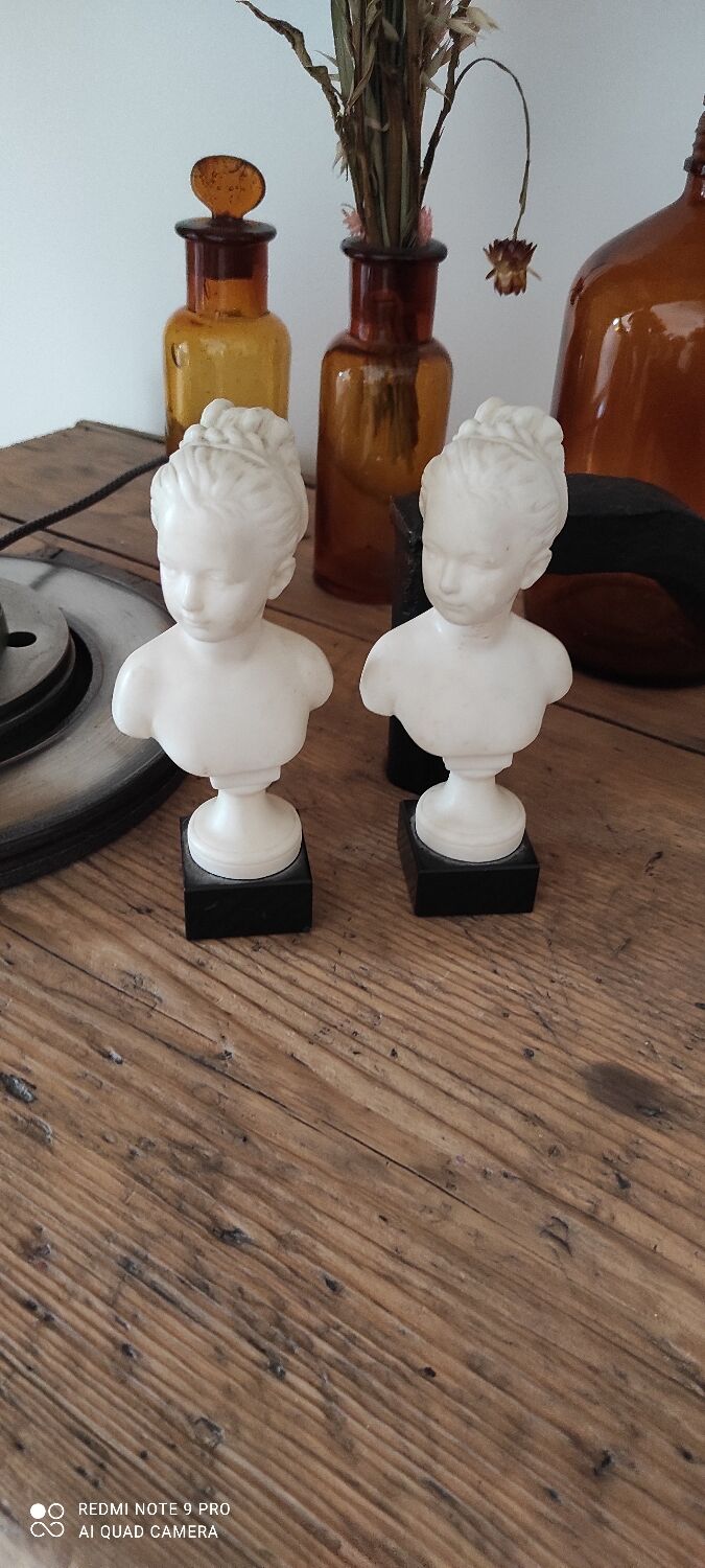 Bust duo Louise Brongniart