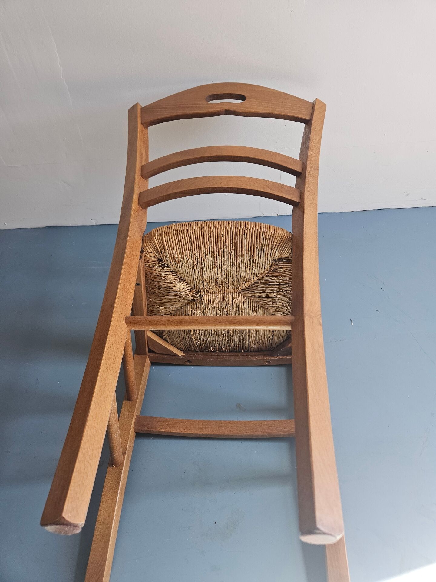 Chaises en bois robuste 