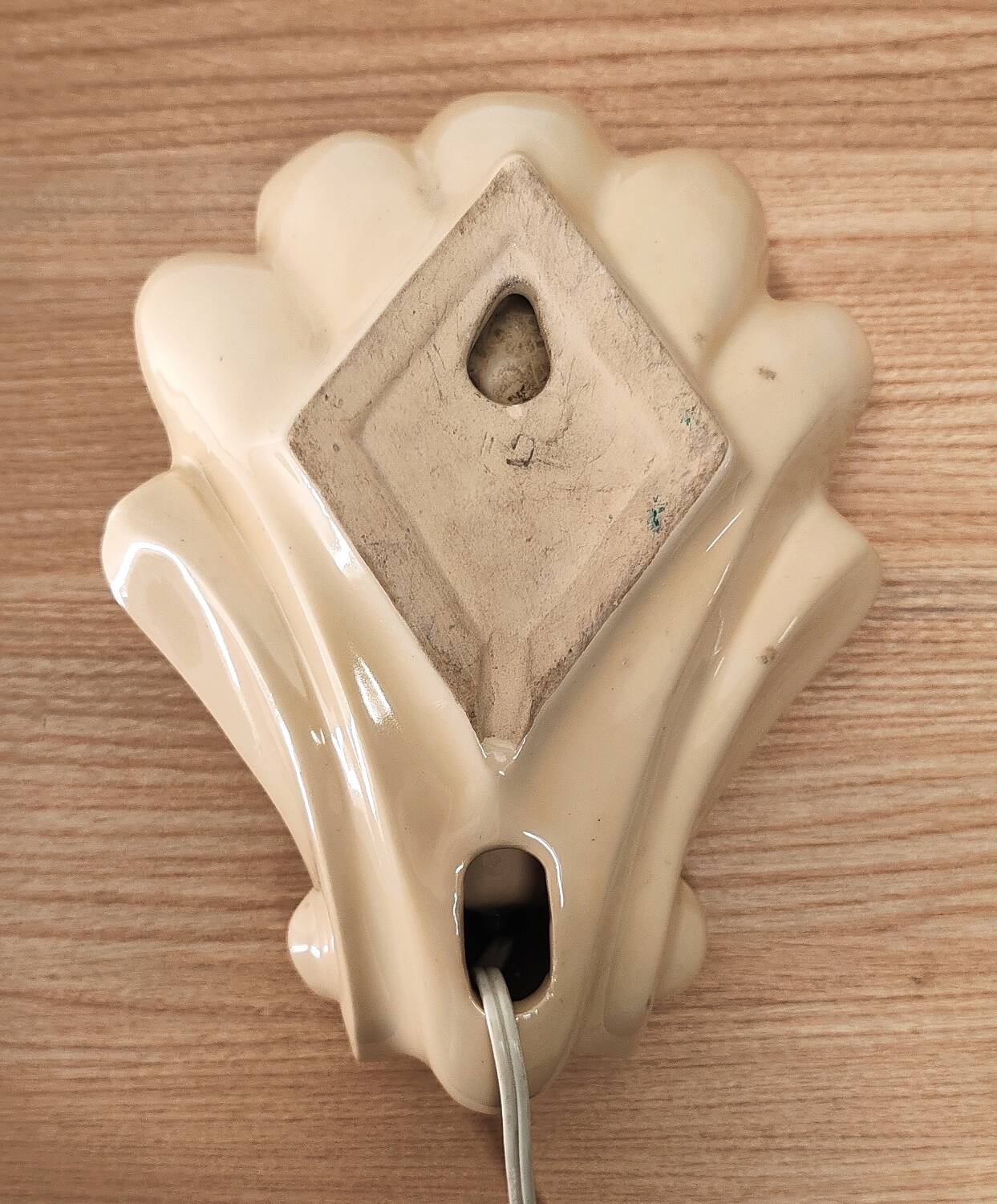 Beige ceramic shell lamp wall lamp from the 40s