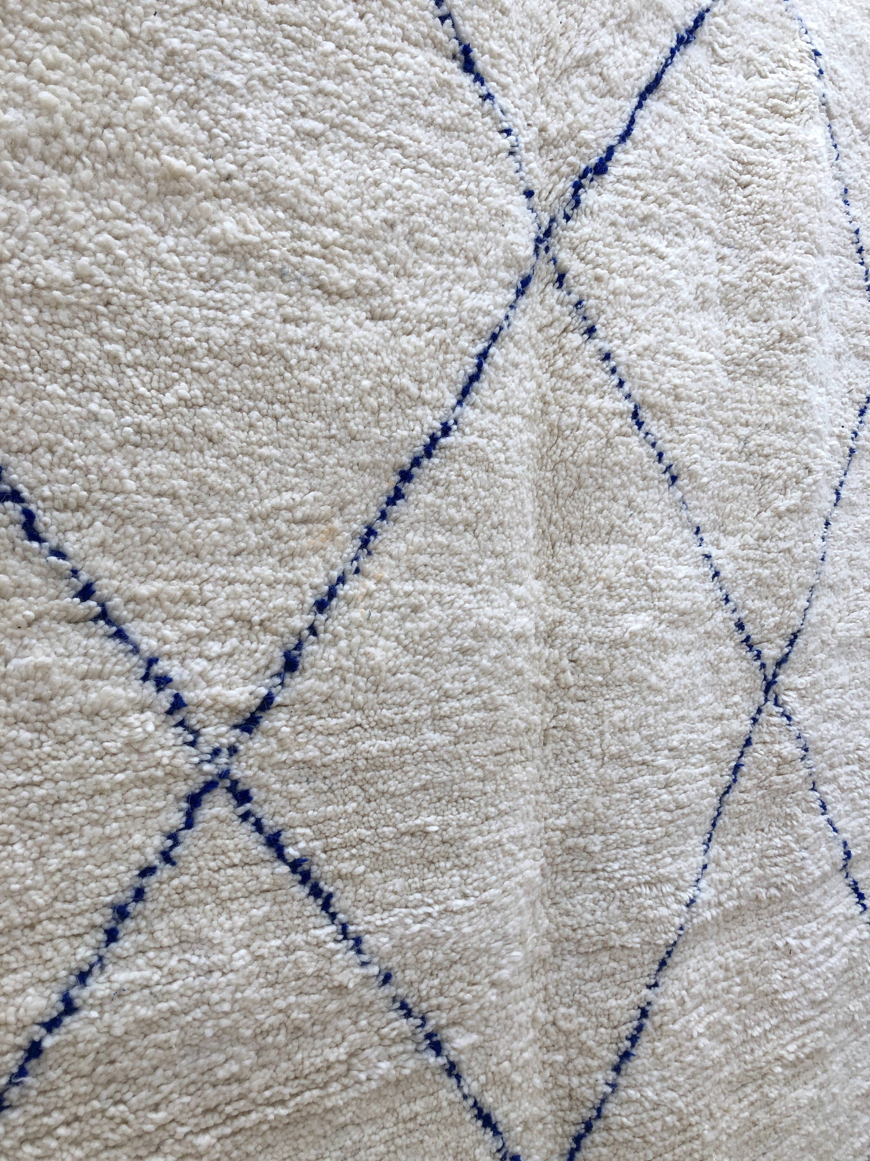 Berber carpet Beni Ouarain with majorelle blue diamonds 250 x 148cm