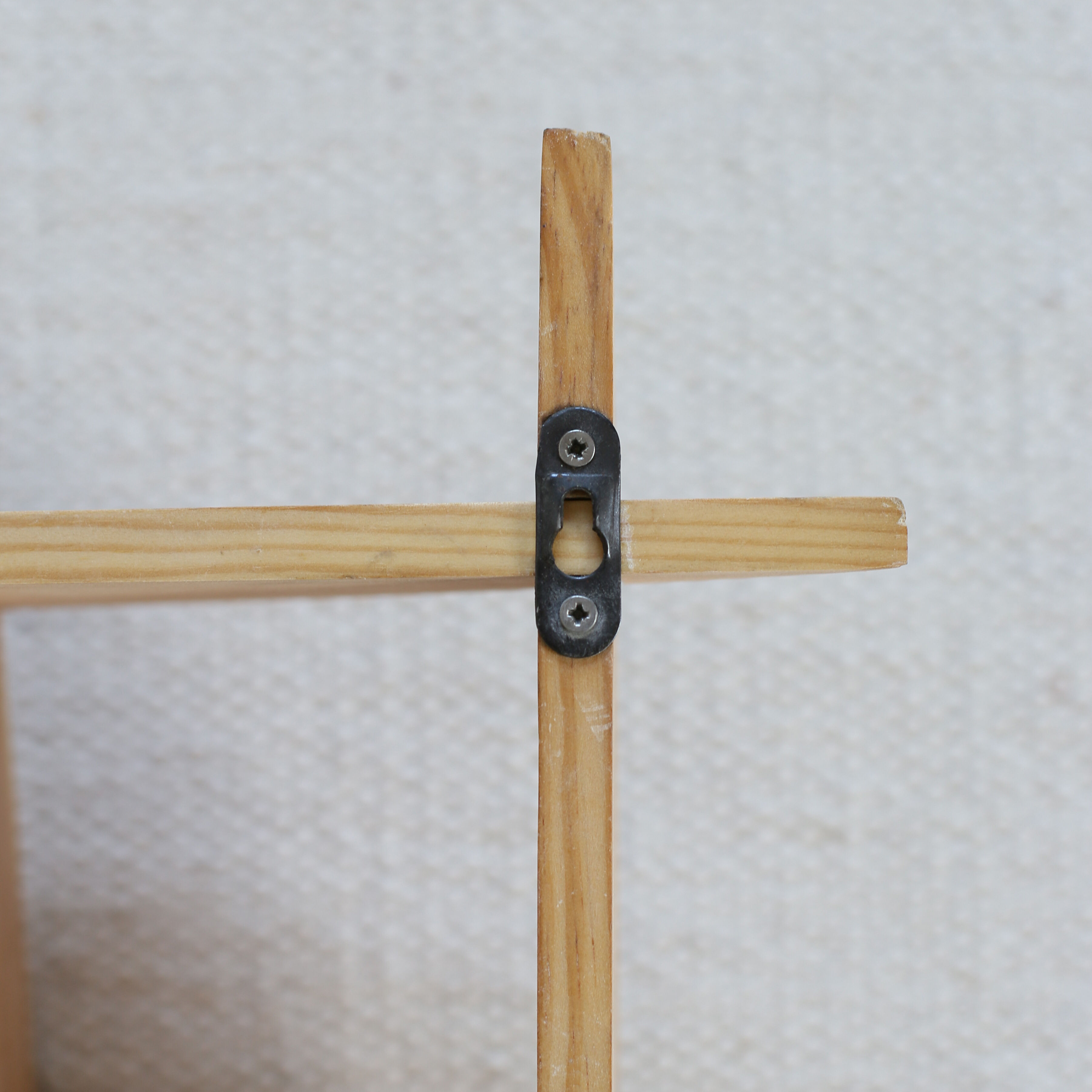 Spherical wall shelf