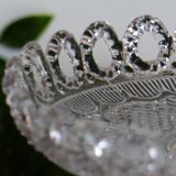 Flat, glass cake display