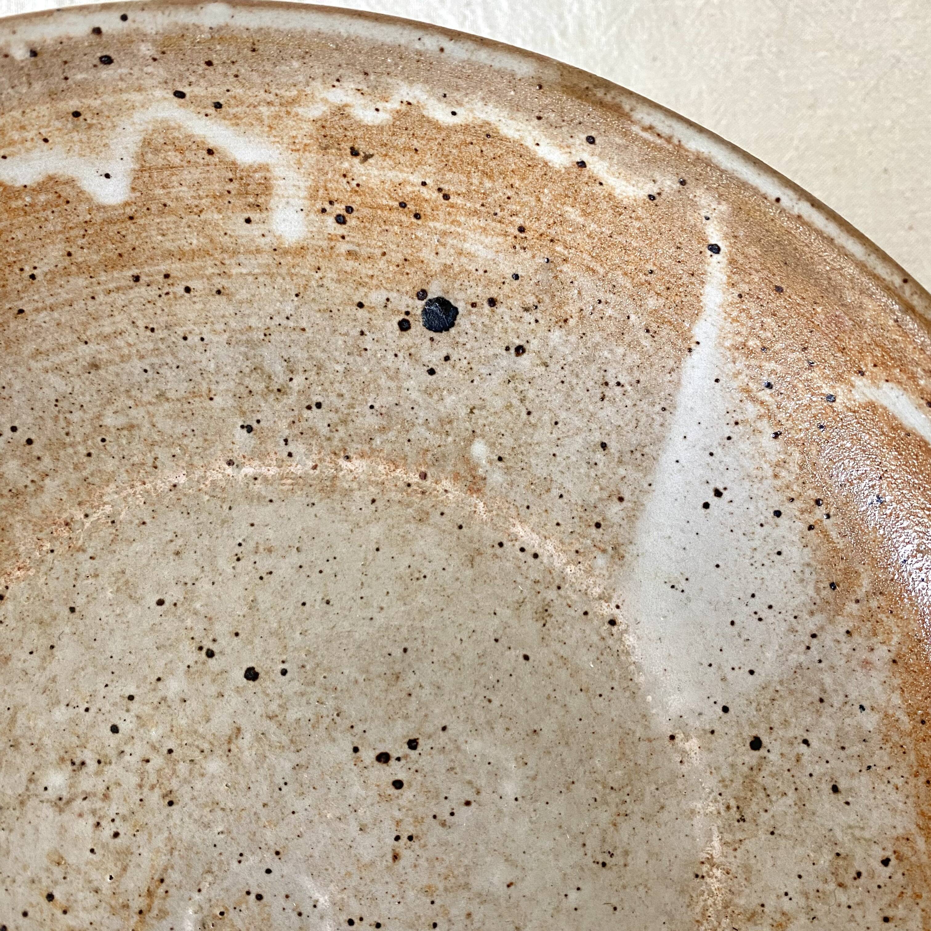 Free-standing stoneware fruit bowl