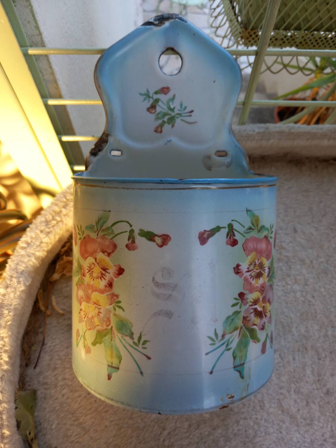 Enameled sheet salt box