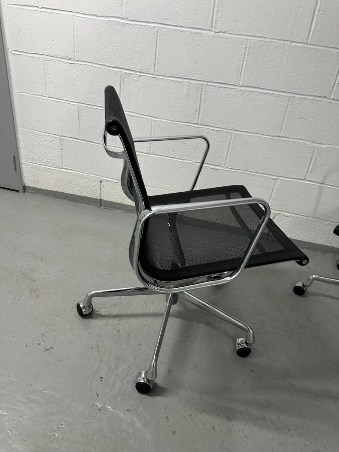 Office chair Eames Aluminum chair vitra
