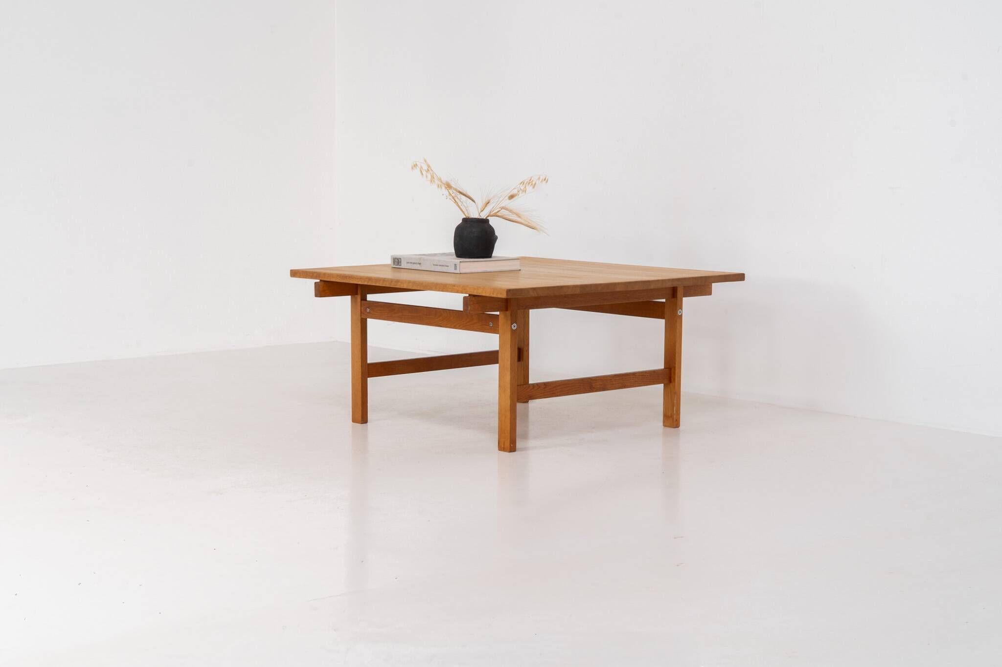 Table basse en chêne par Hans J. Wegner pour Andreas Tuck