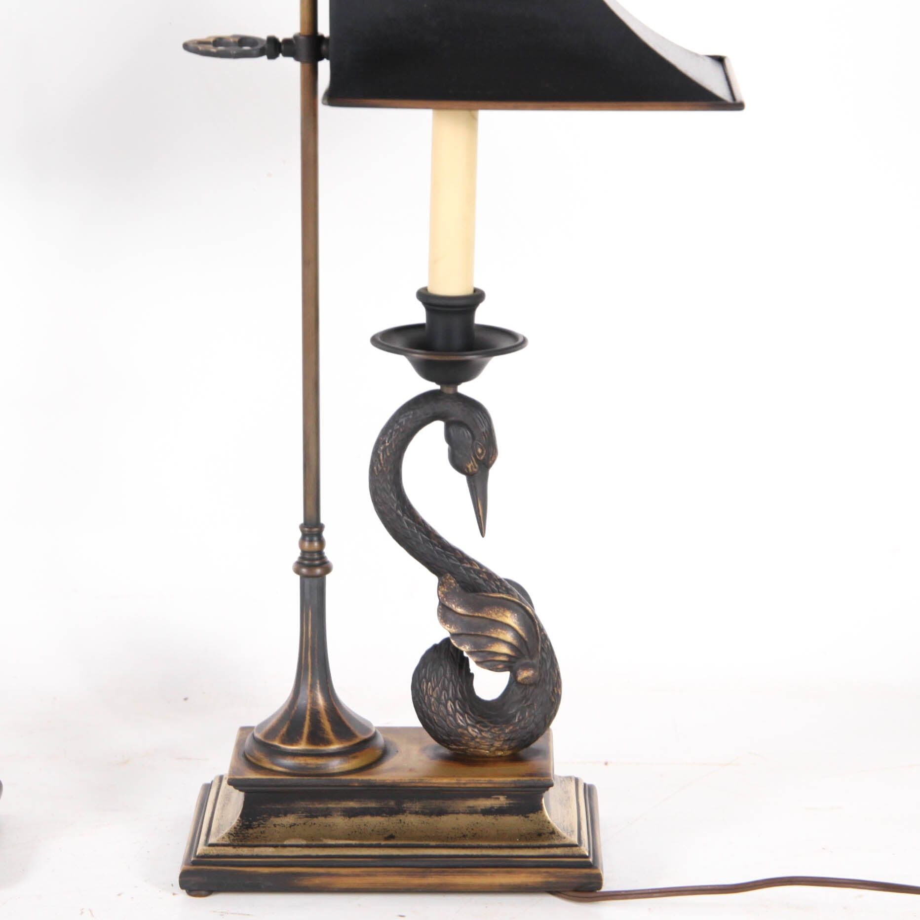 Paire de lampes « cygnes » en laiton