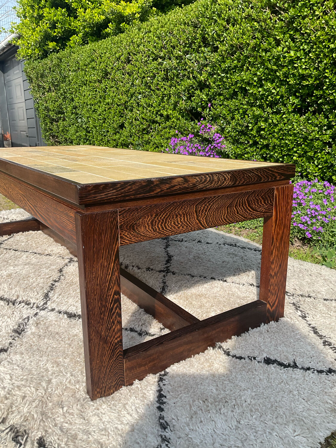 Vintage coffee table in rosewood and ceramic.