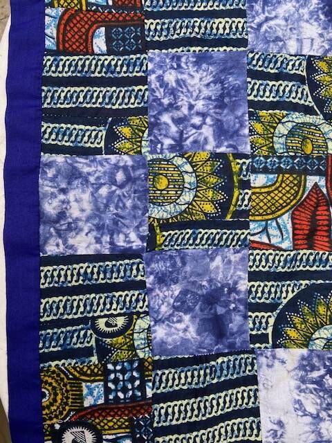 Nappe bleue quilt africaine carrée 110cm.