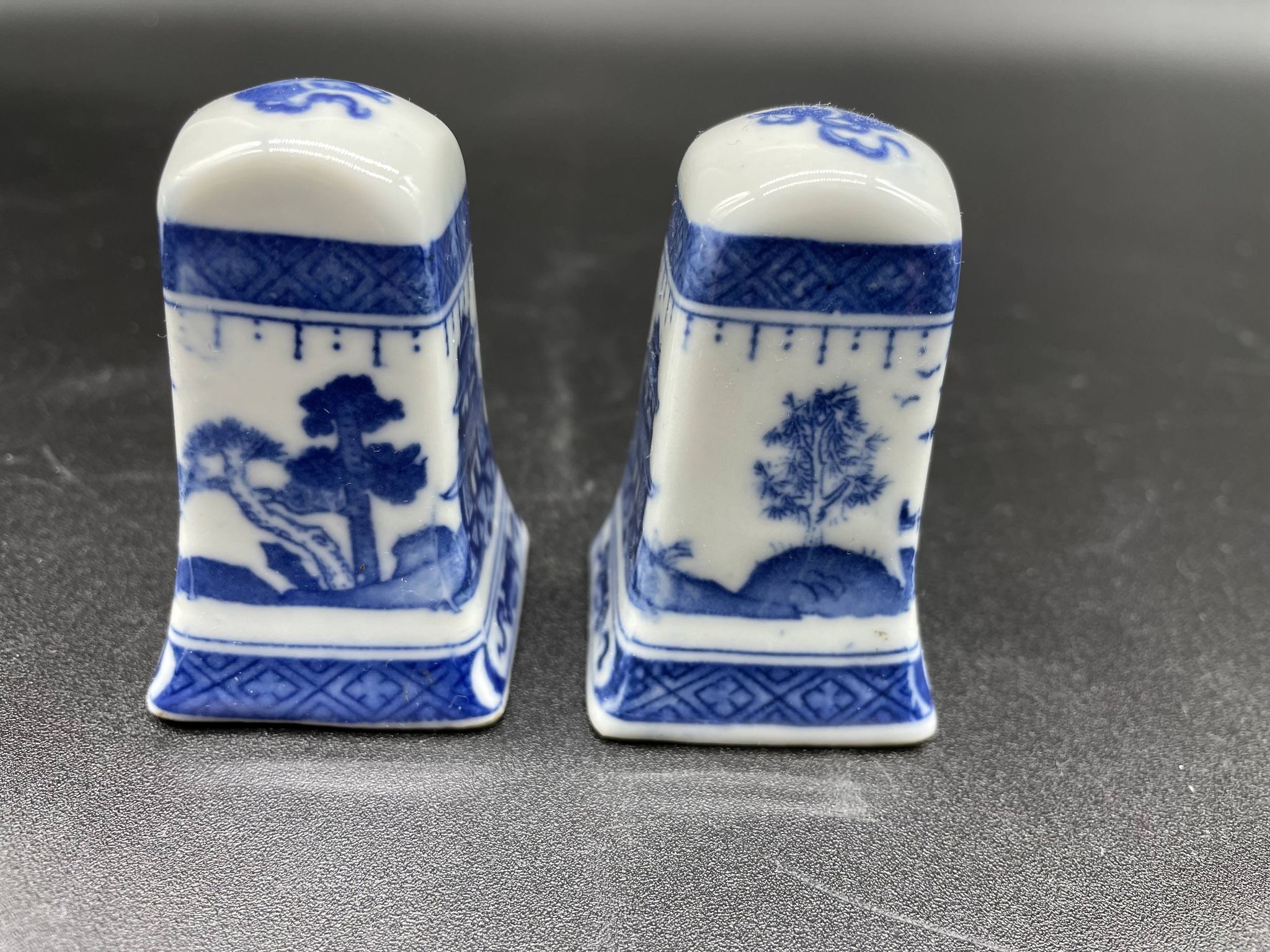 Elegant table set, Chinese porcelain, blue and white, condiments.