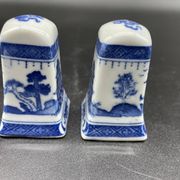Elegant table set, Chinese porcelain, blue and white, condiments.