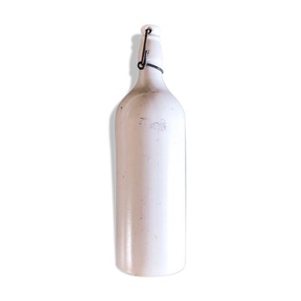 Bottle in glazed white sandstone