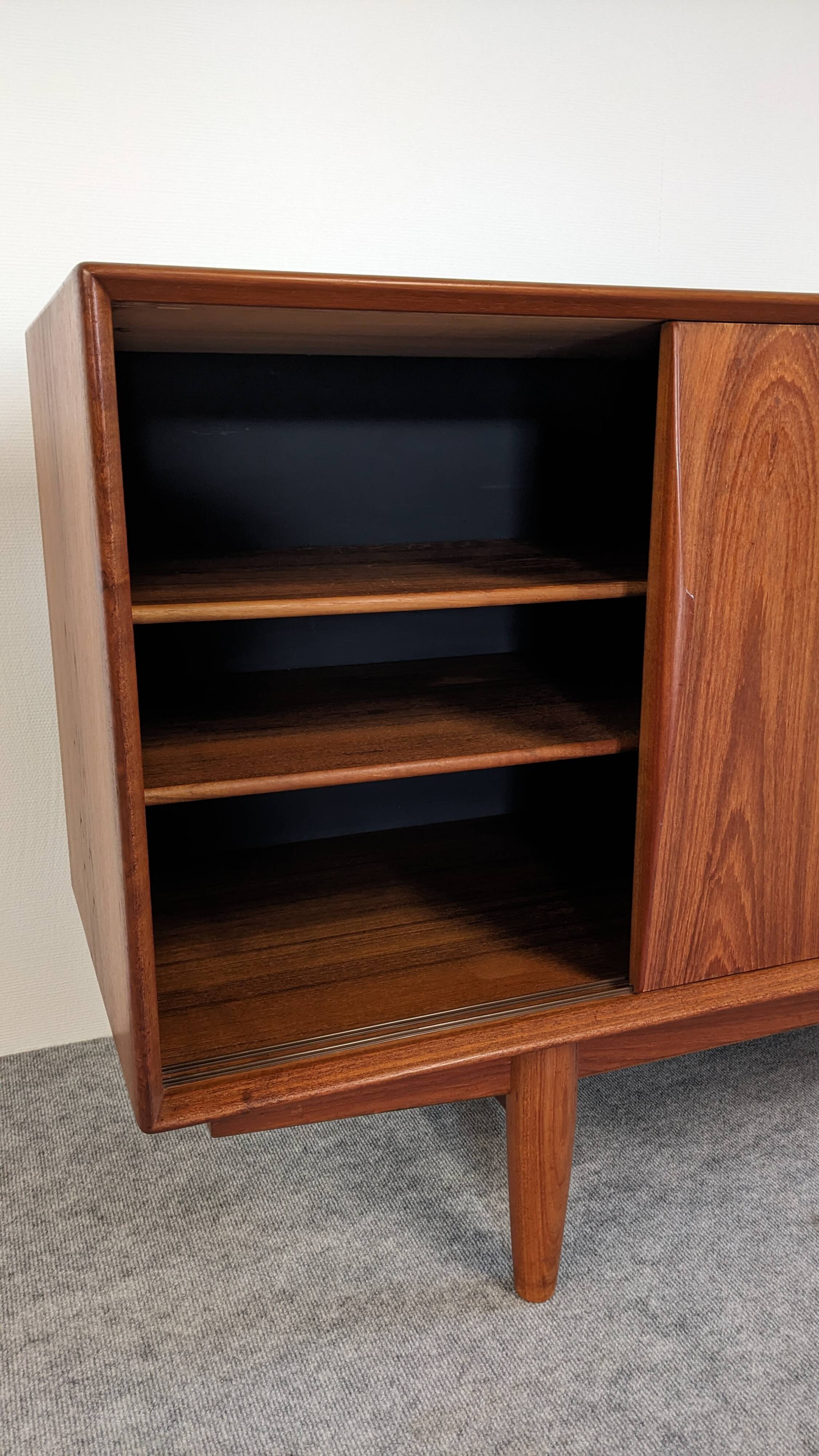 Modernist teak sideboard by Arne Vodder for Dyrlund 50s/60s
