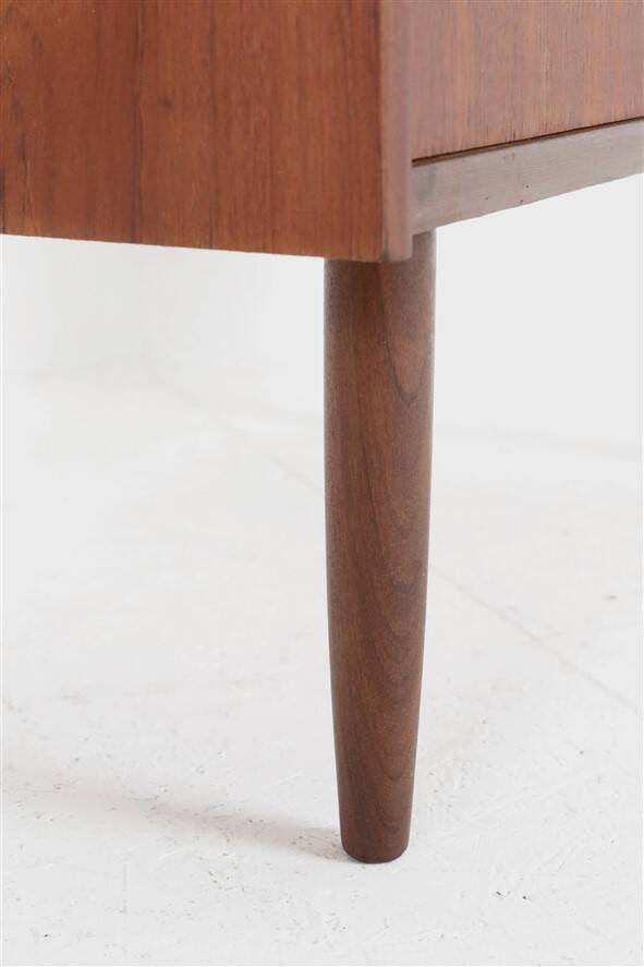 Mid-century teak chest of drawers / dresser / Danish modern design / 1960s