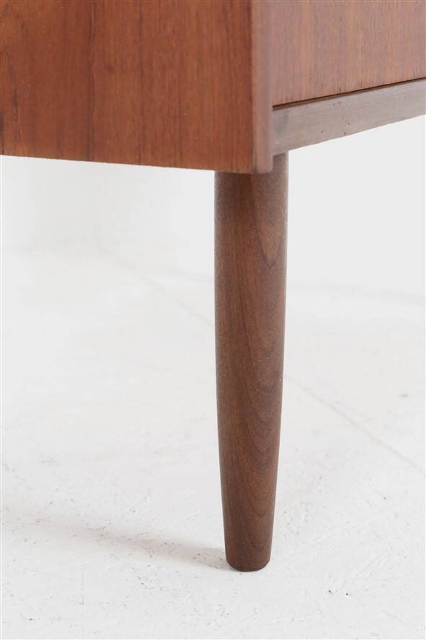 Mid-century teak chest of drawers / dresser / Danish modern design / 1960s