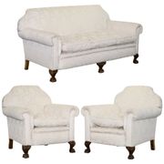 Victorian suite in damask, walnut frame, legs carved in lion's paw.