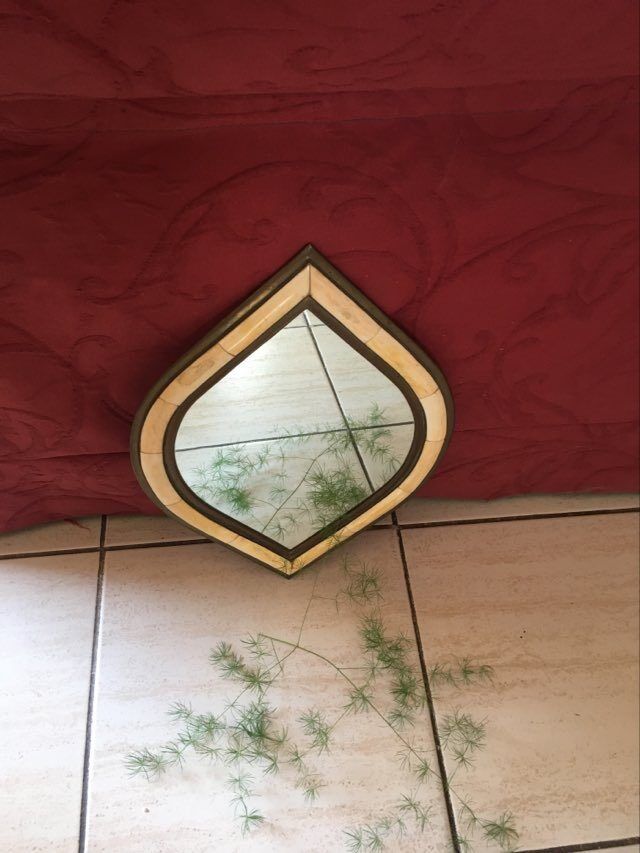 Brass mirror with original shape - 28x39cm