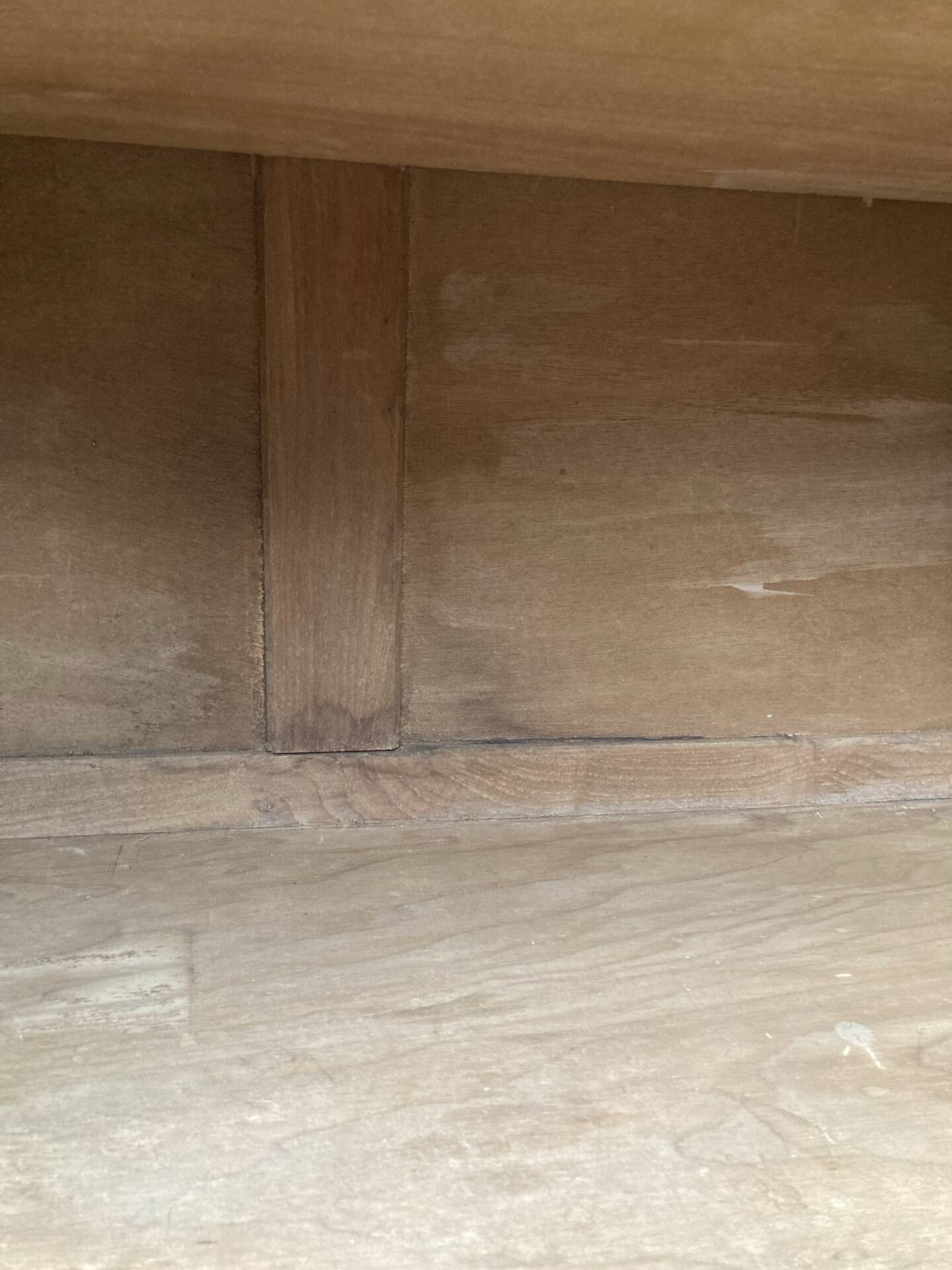Petit buffet ancien en bois 
