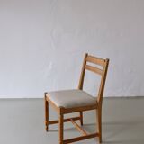 Quatre chaises rustiques en pin sculpté | Suède | Années 1950