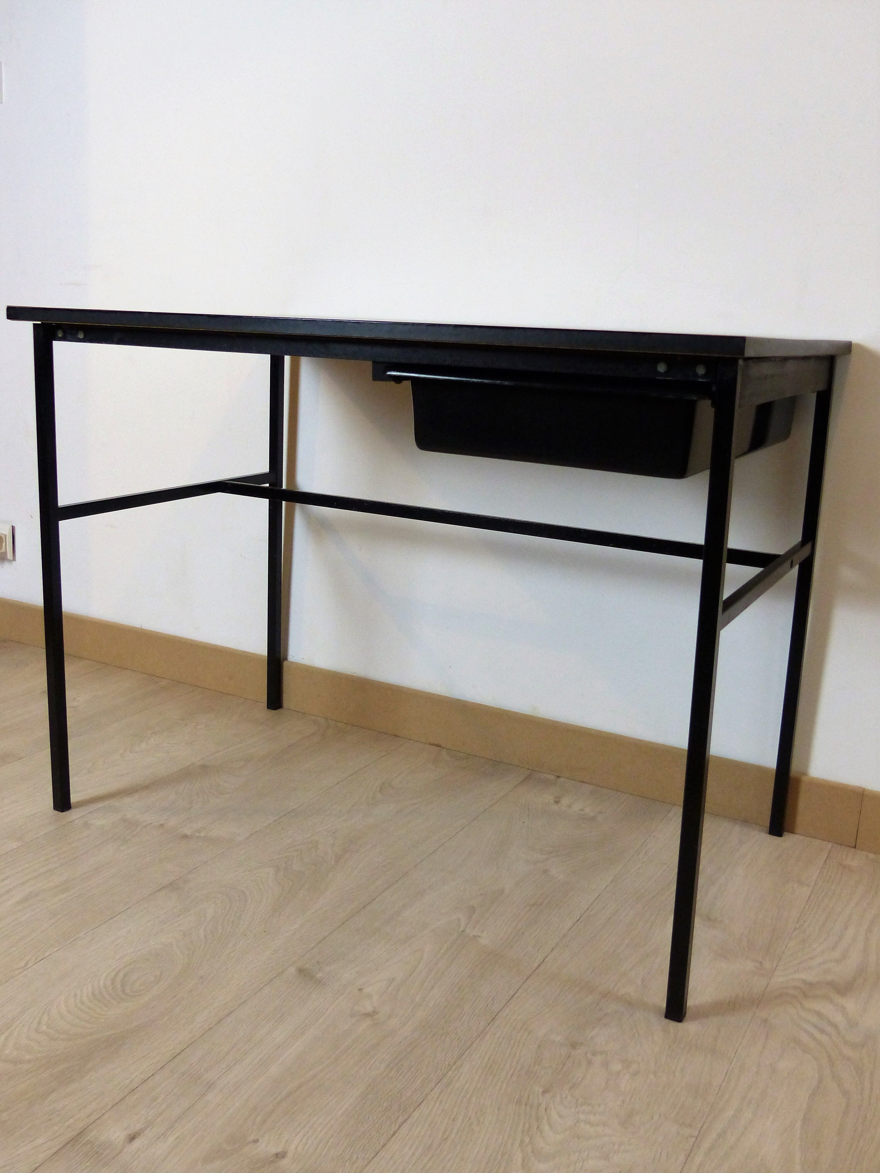 Pierre Guariche's "Junior" office for Meurop