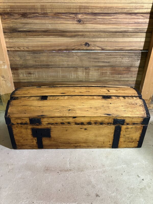 Malle ancienne en bois