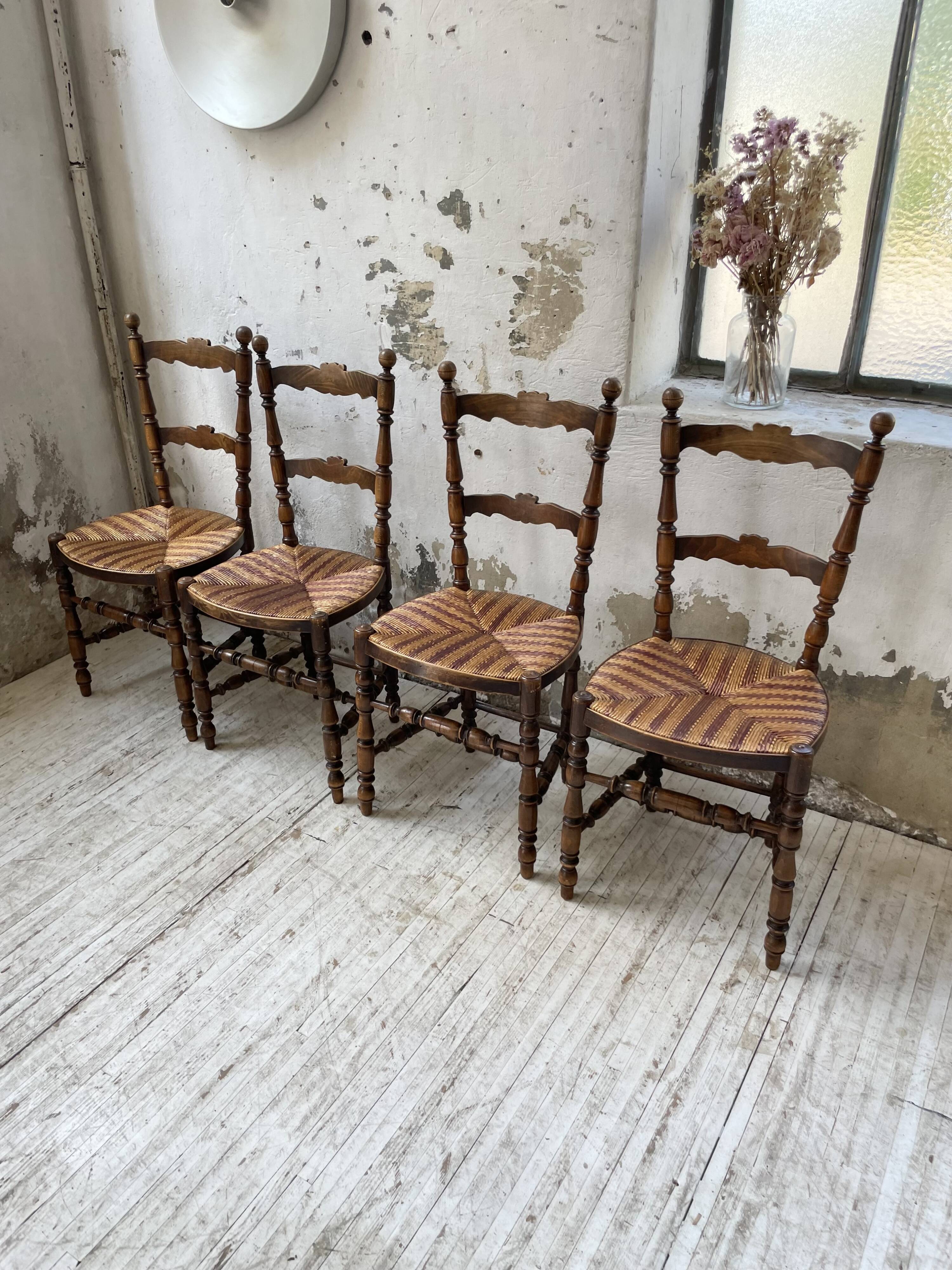 Set of rustic Provençal mulched chairs