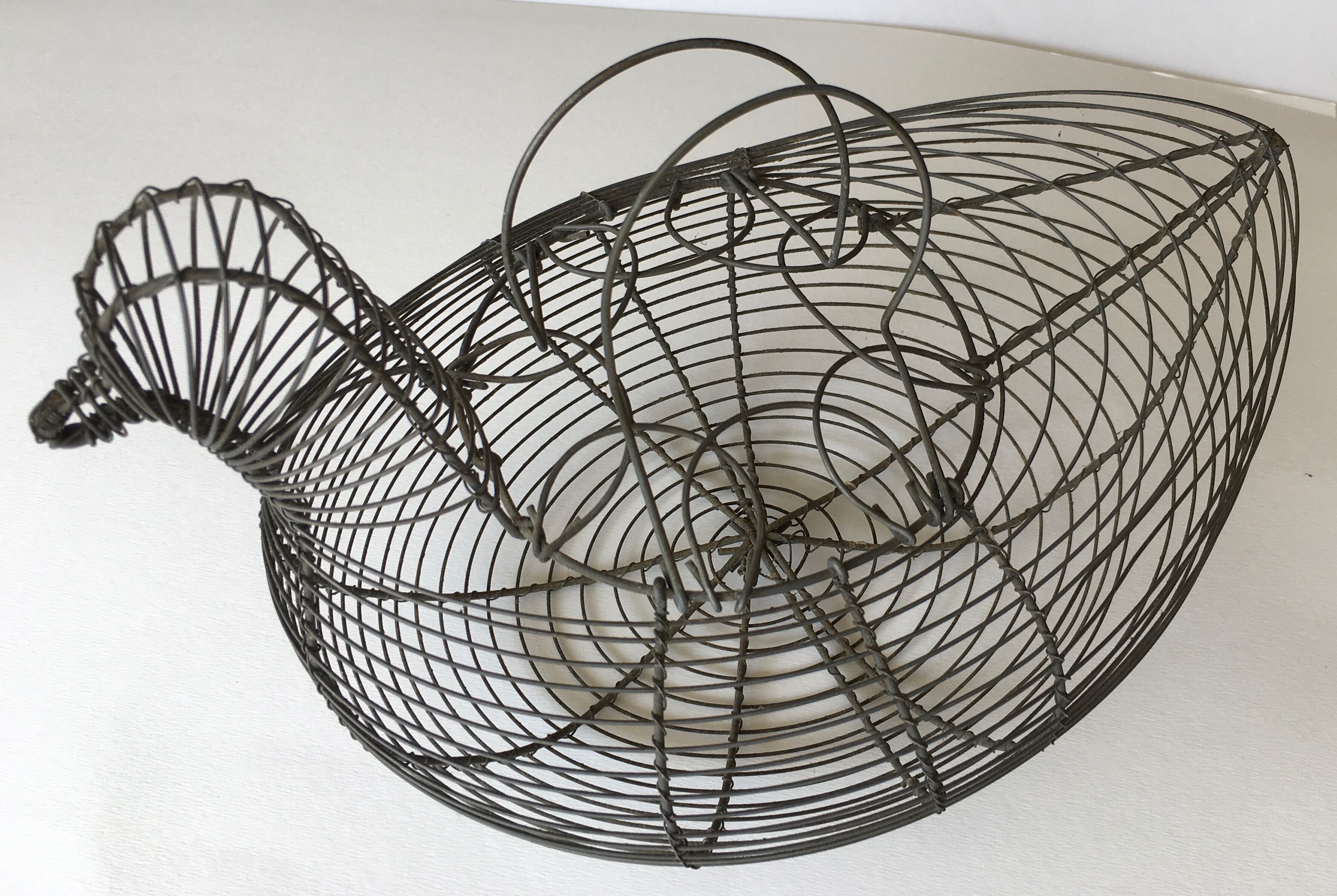 Wire egg basket