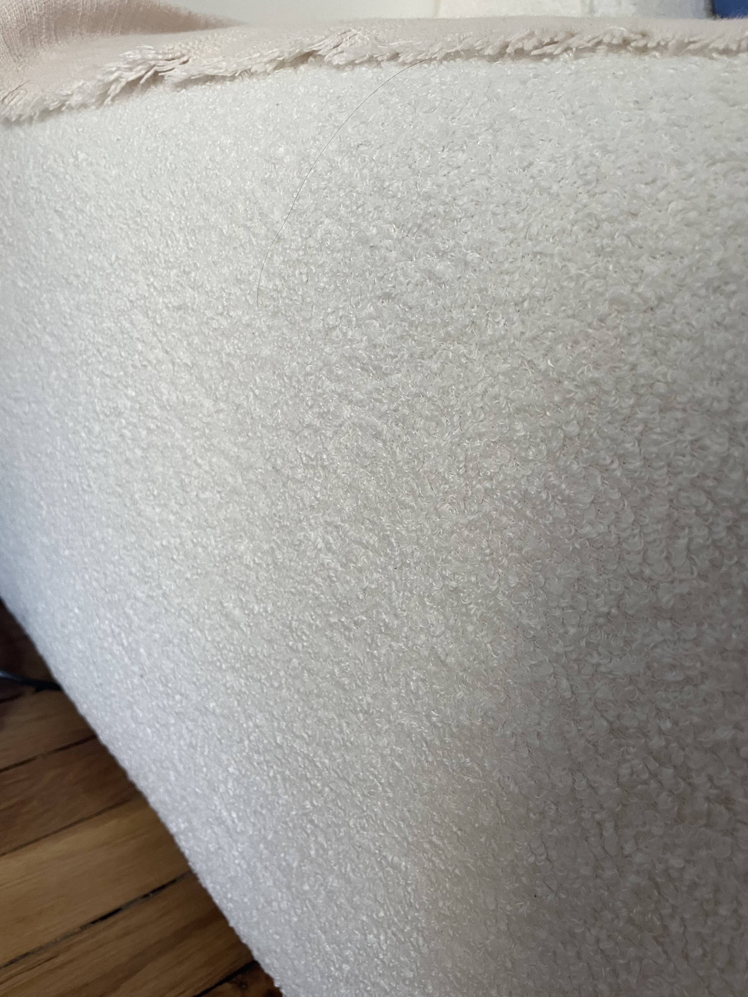 White boucle canapé Bobochic Paris + its bench