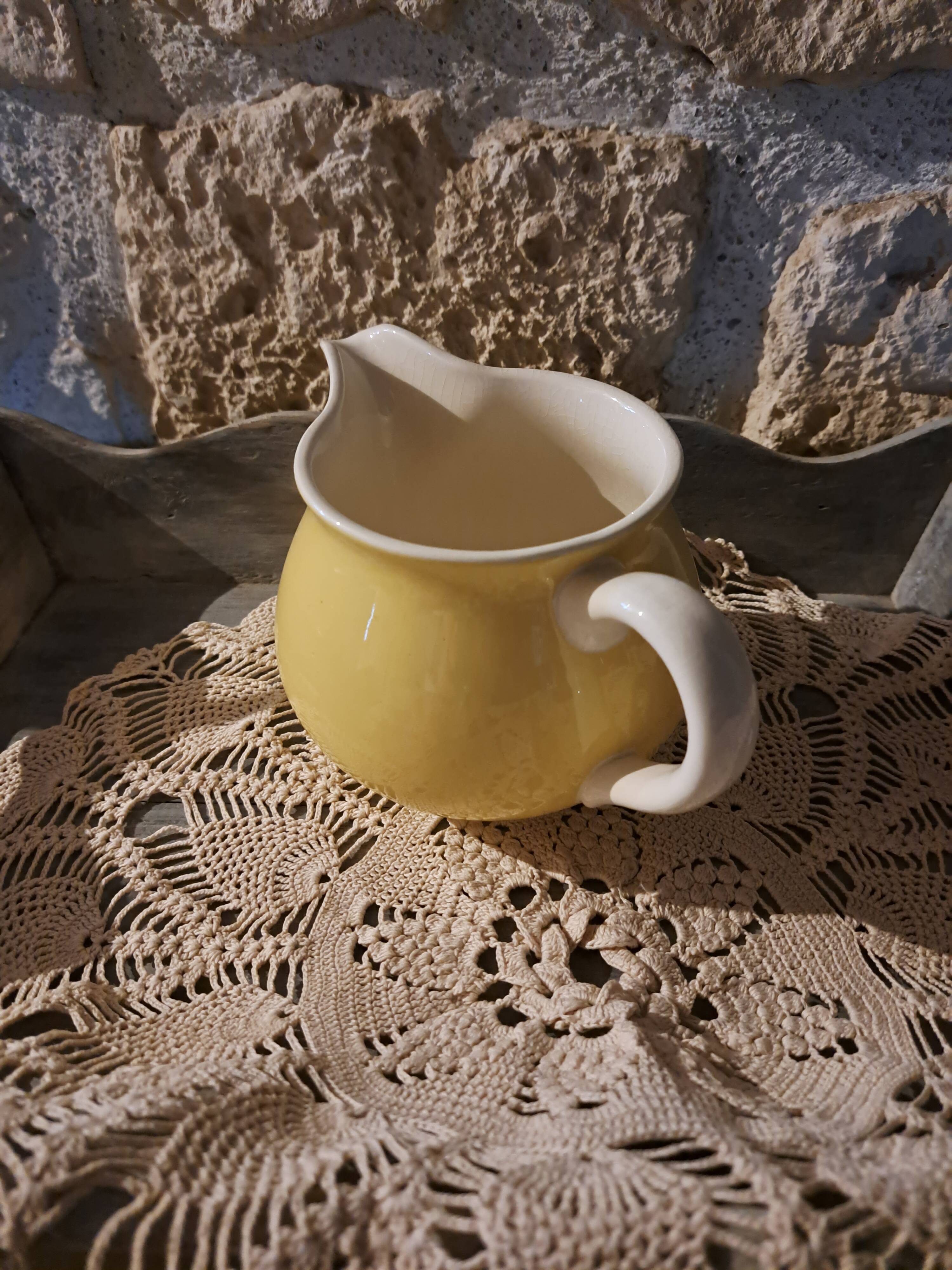 Grand pot à lait crémier Villeroy et Boch jaune