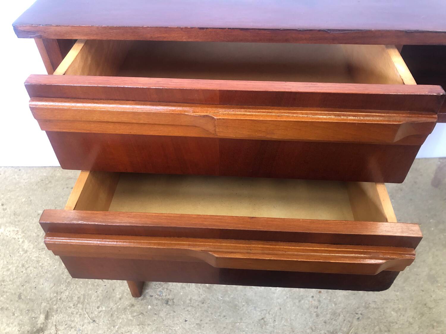 Scandinavian sled base desk