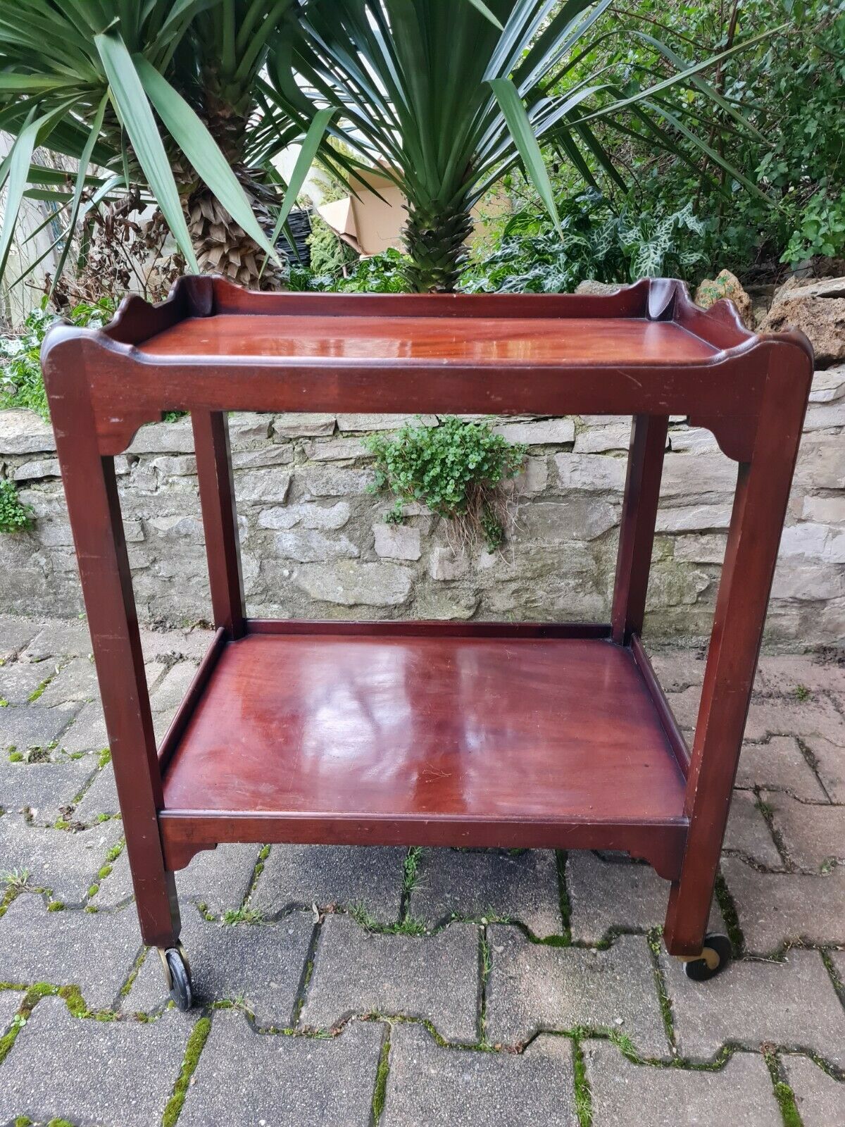 Serving on wooden wheels 30s