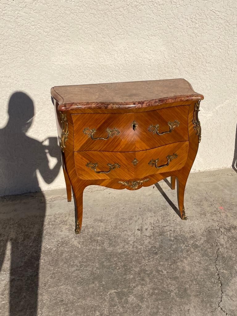 Commode en bois de rose