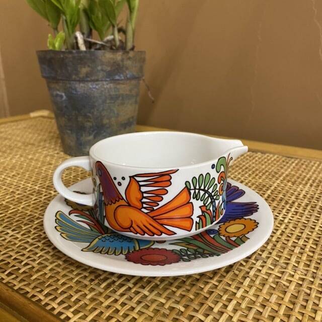 Vintage Acapulco pot with saucer