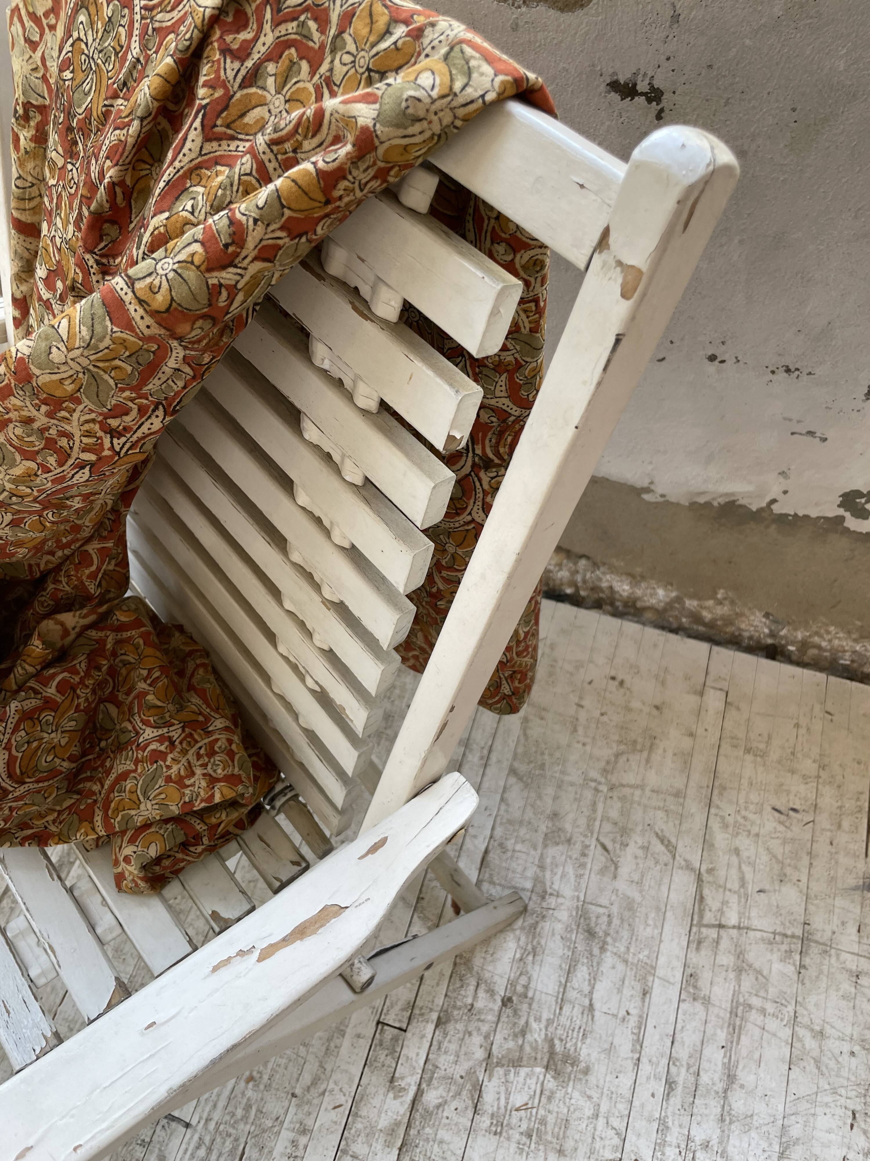 4 white wooden garden chairs