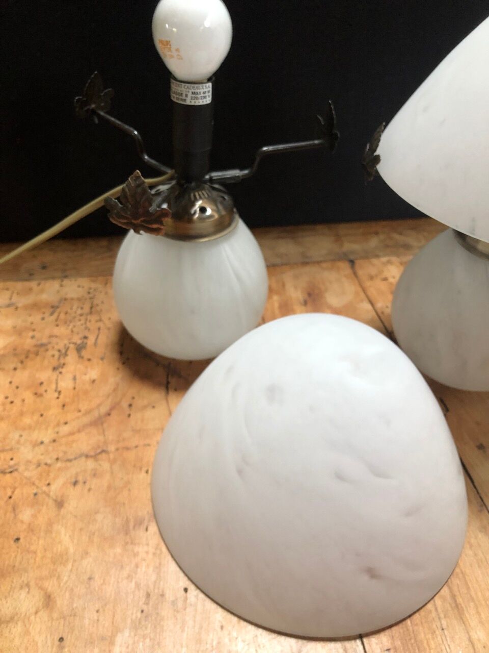 Mushroom lamp in white marbled glass paste