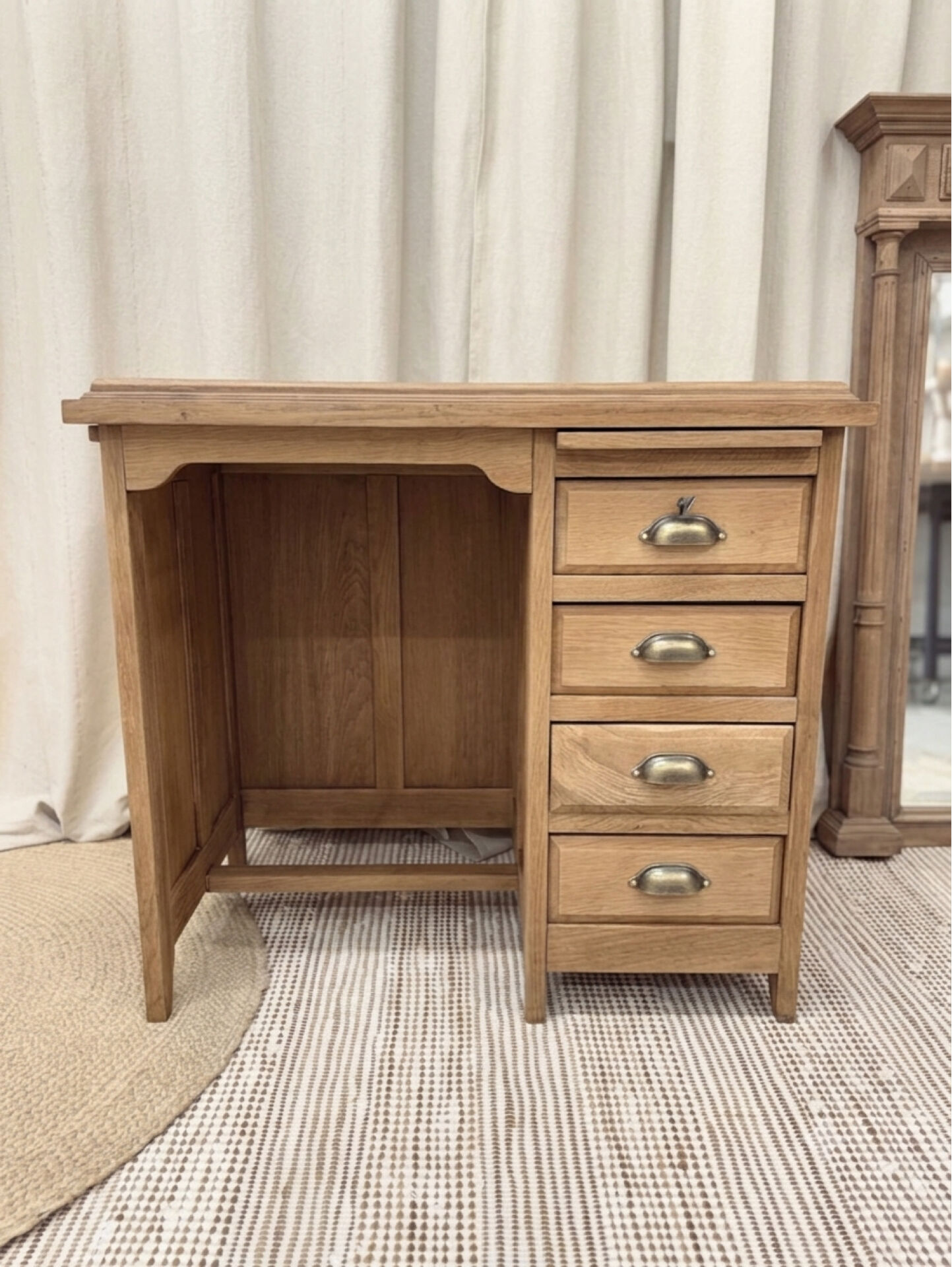 Restored antique oak desk - 4 drawers