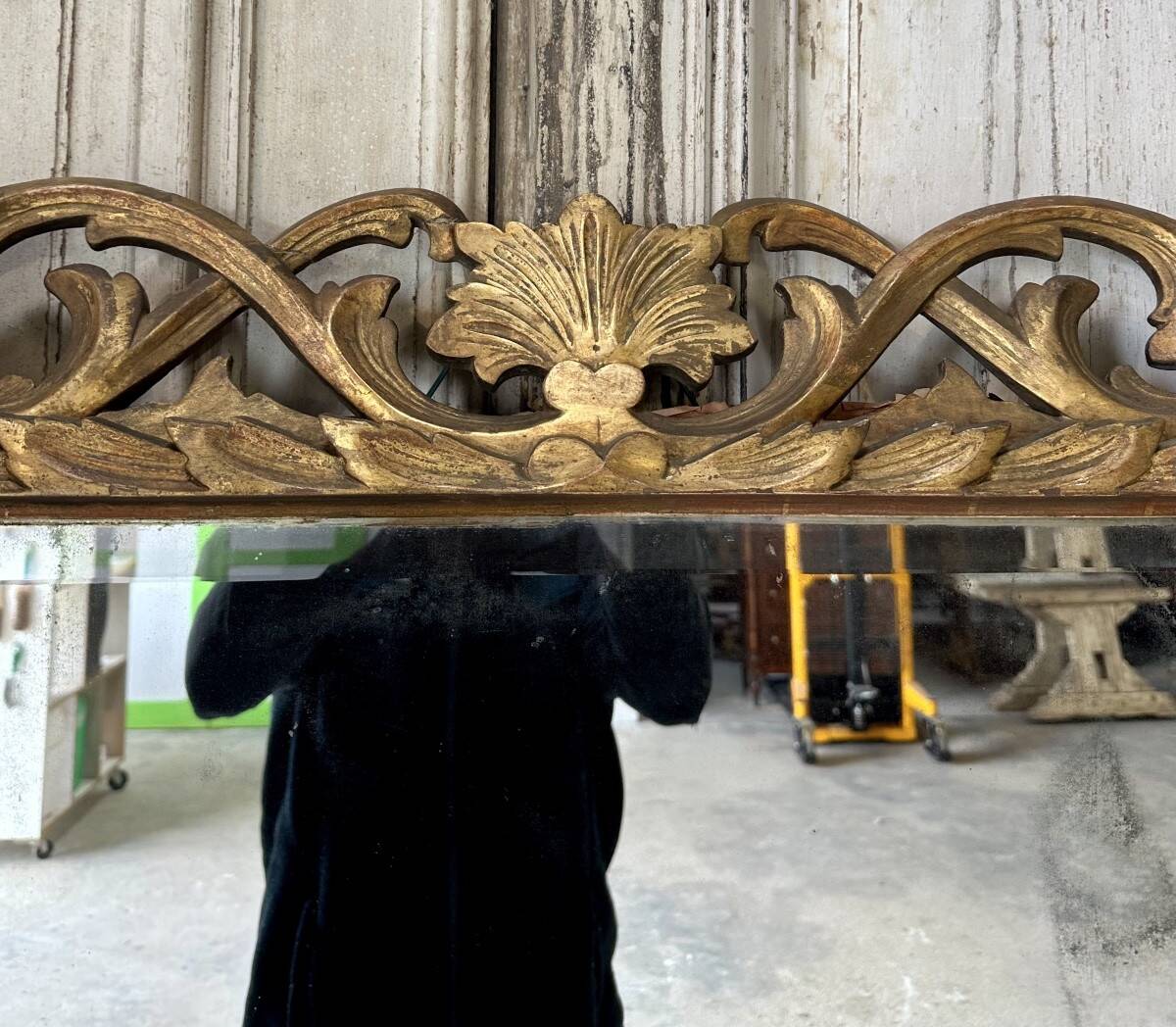 Miroir en bois sculpté doré XIXe siècle