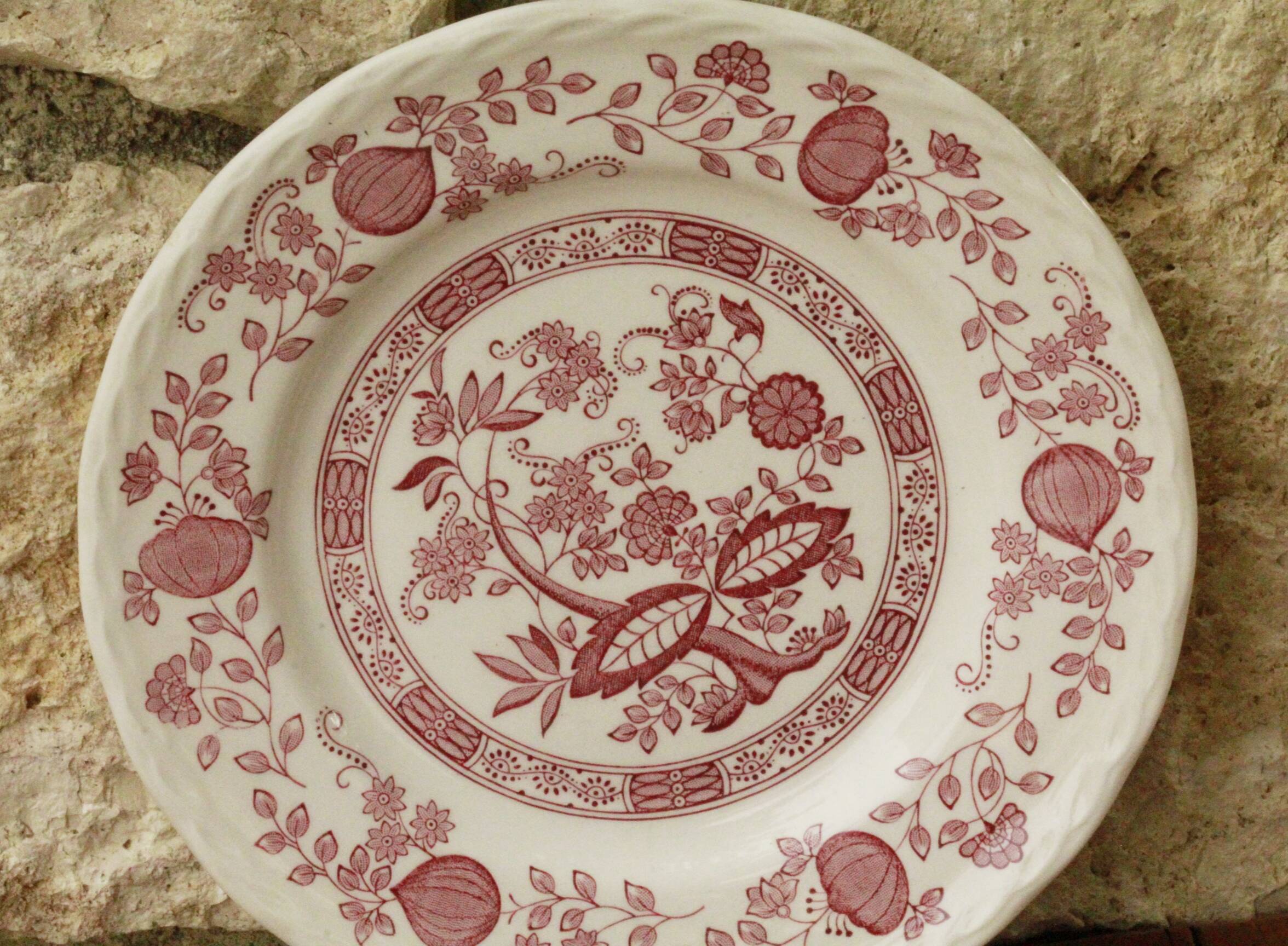 Set of 4 royal art pottery onion blue plates