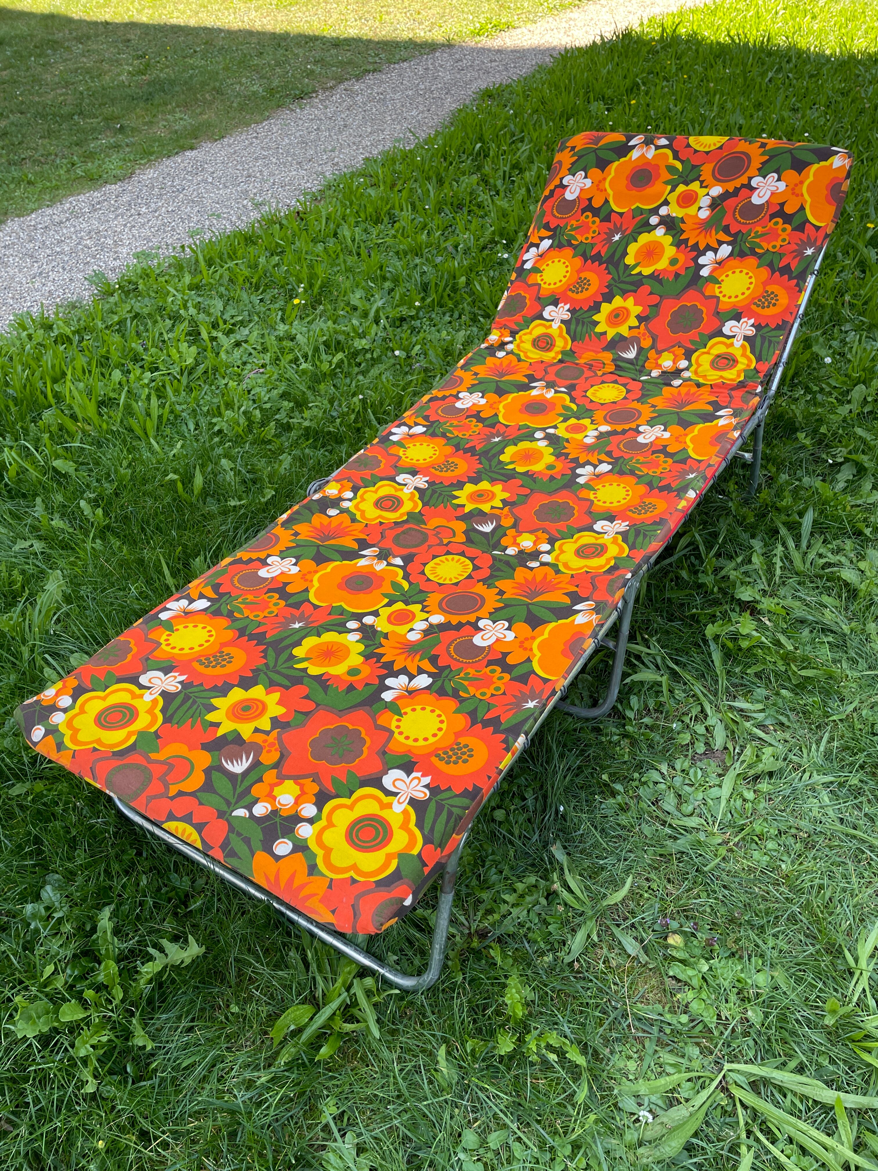 Vintage 70s floral sun lounger