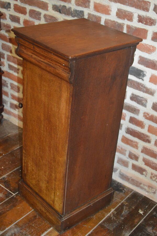 Table de chevet style Louis Philippe en chêne