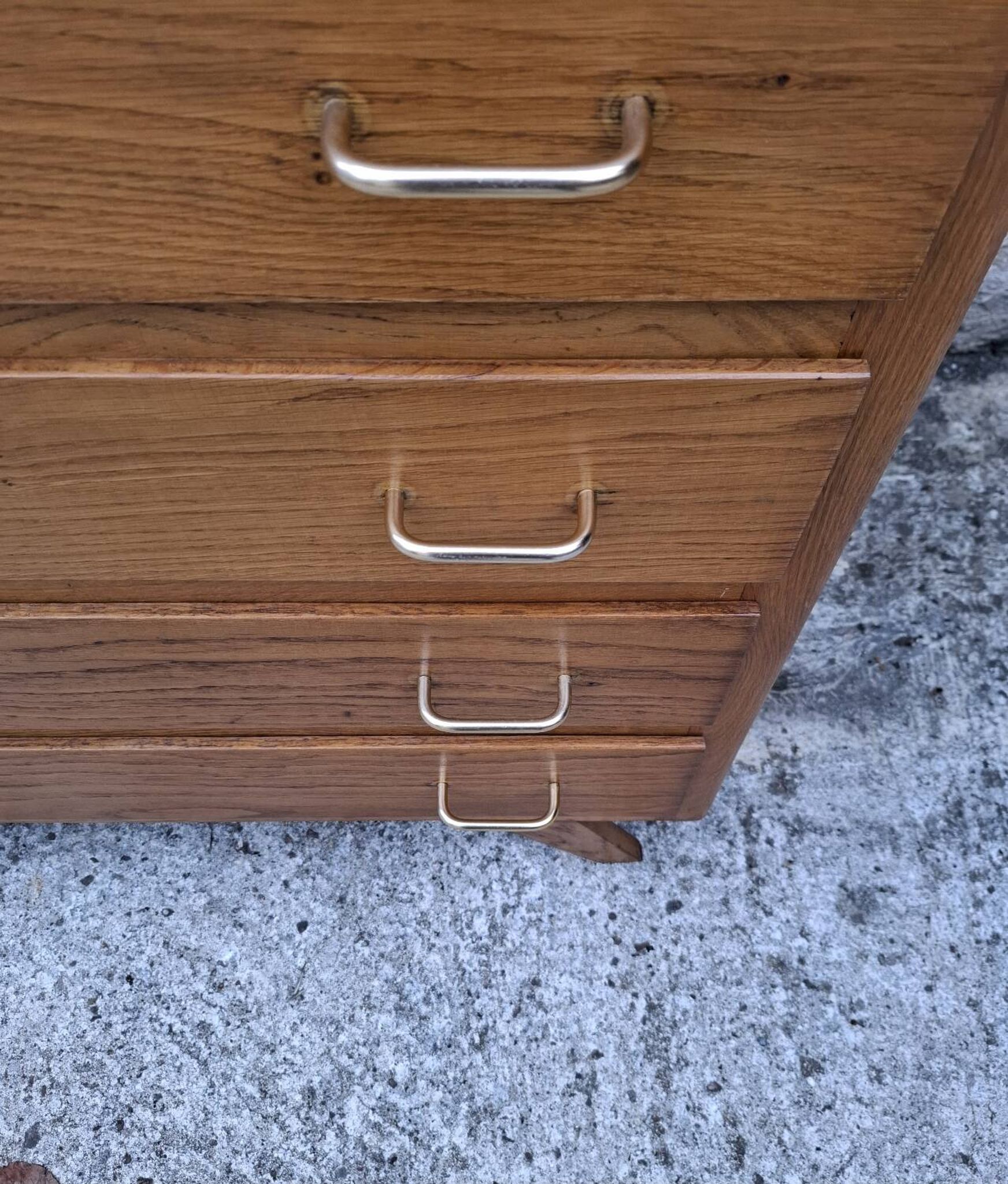 Compass leg chest of drawers