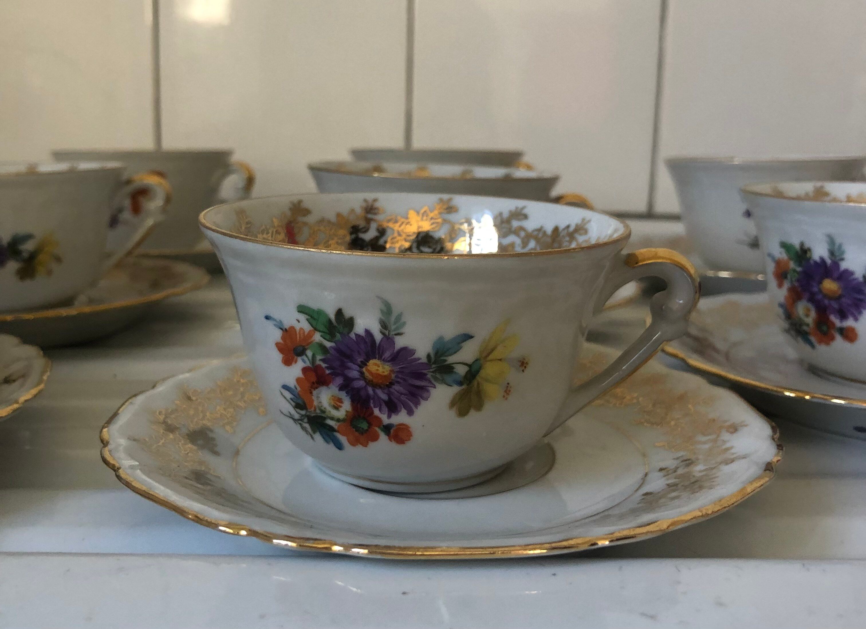 8 coffee cups in 60s floral porcelain