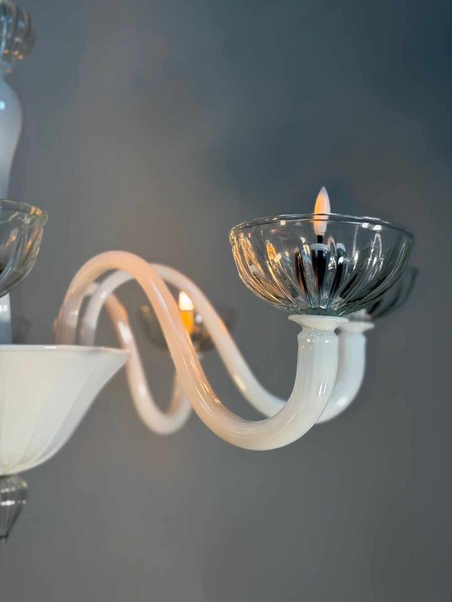 Venetian chandelier in white and colourless Murano glass, circa 1990.