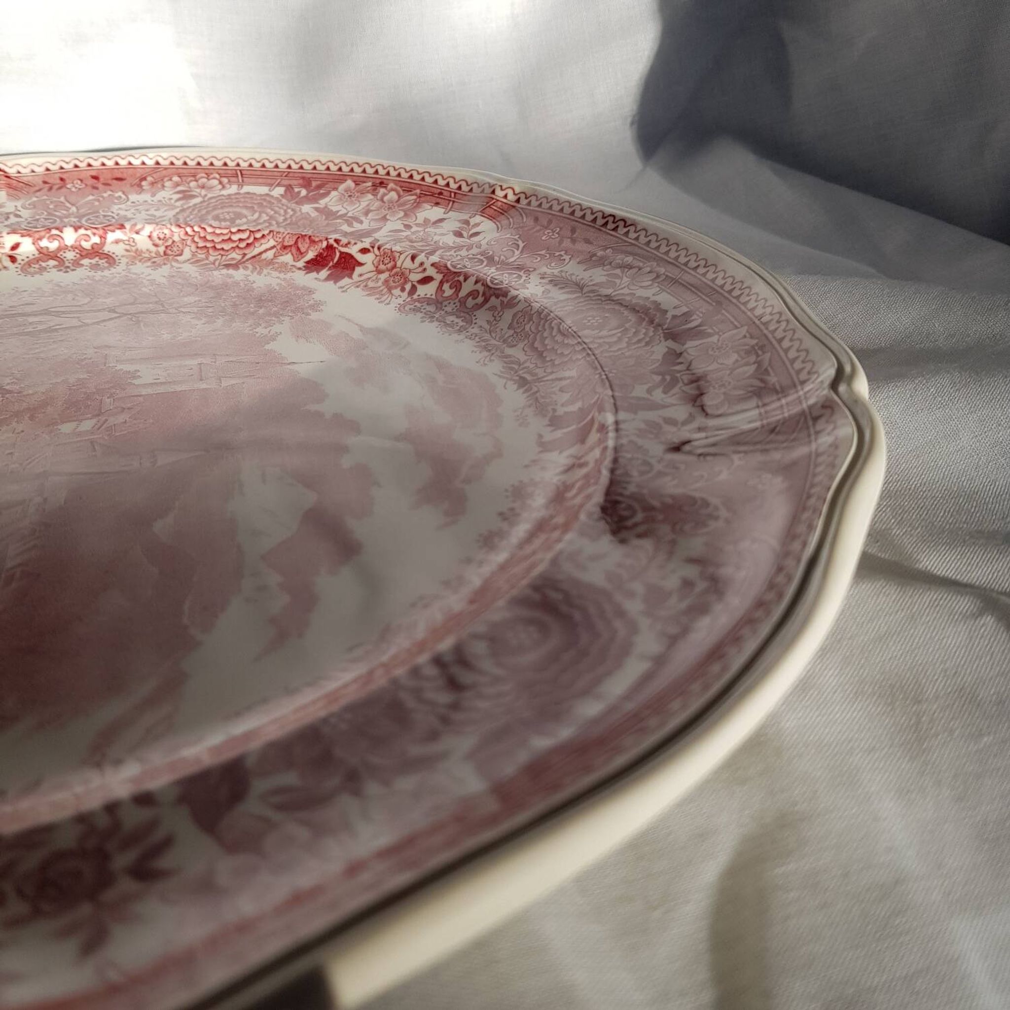 Villleroy & Boch Burgenland grand plat de service/gâteau rouge