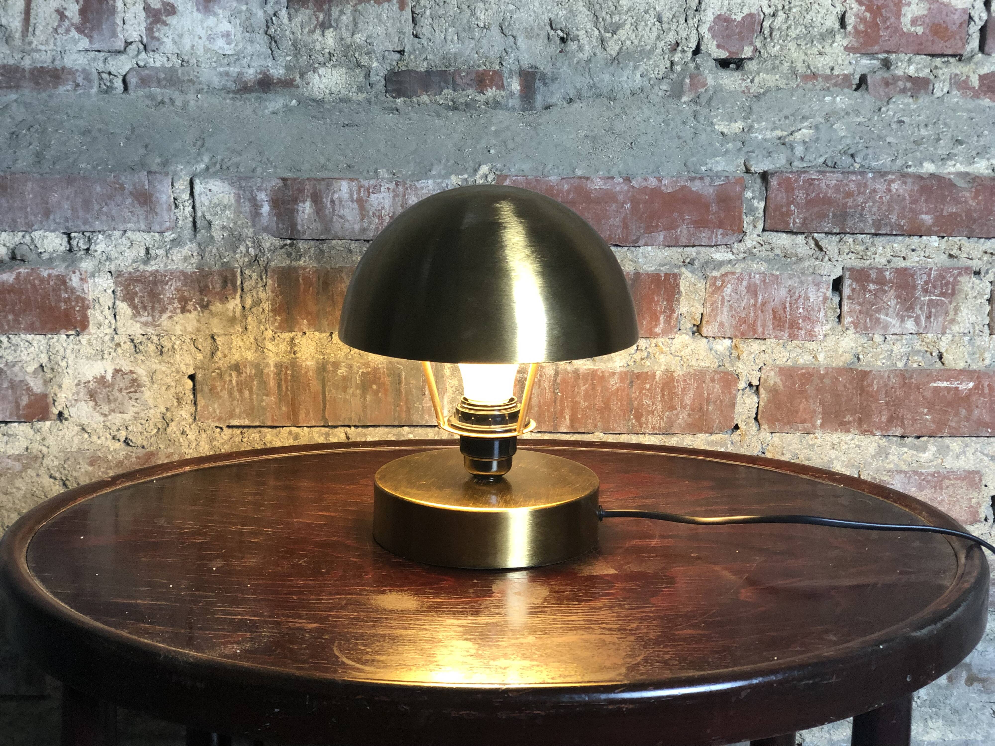Art Deco-style mushroom lamp in gilded brass